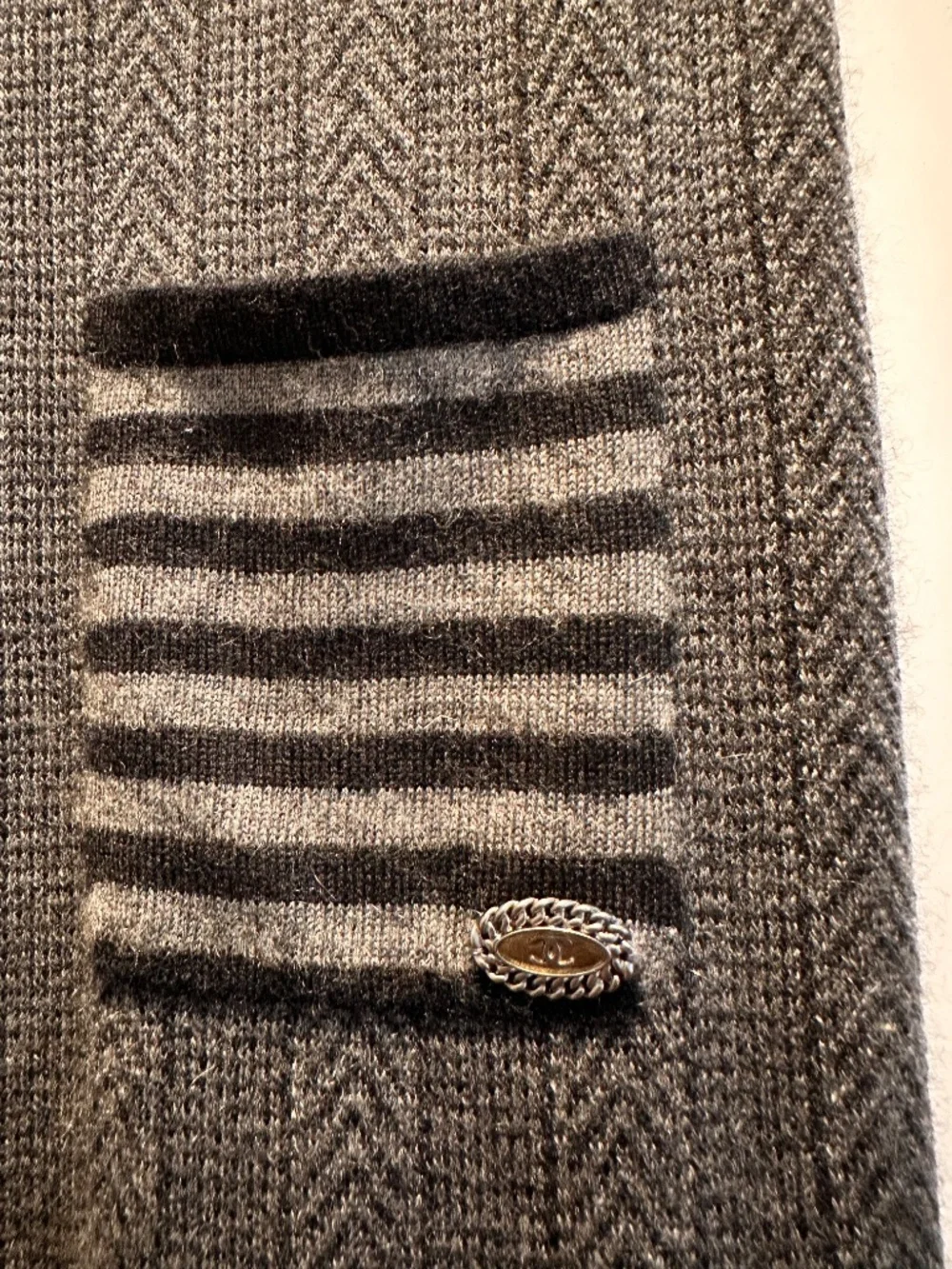 CHANEL vest- 100% Cashmere- size 34/US 2 - Picture 4 of 8
